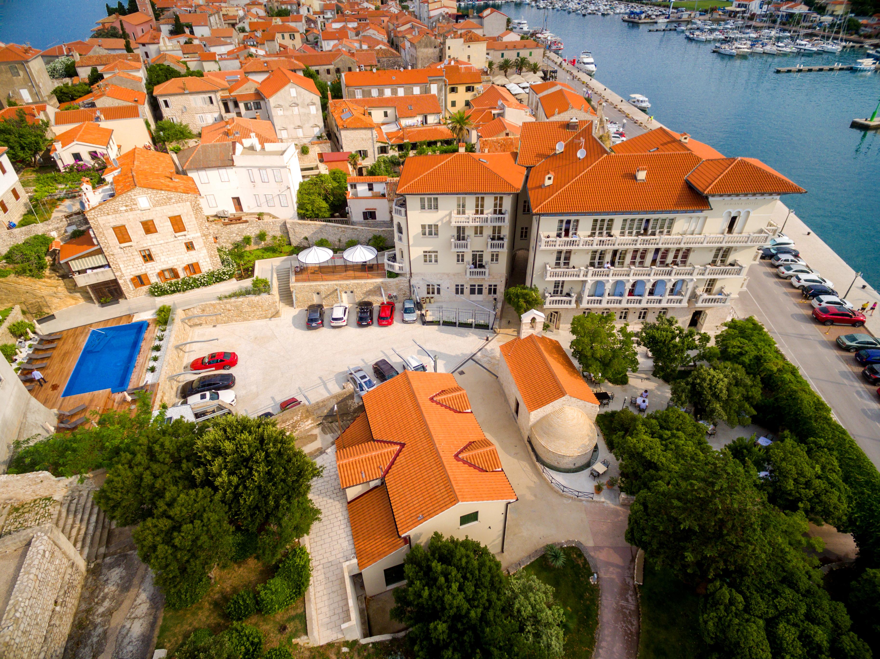 Arbiana Heritage 4*