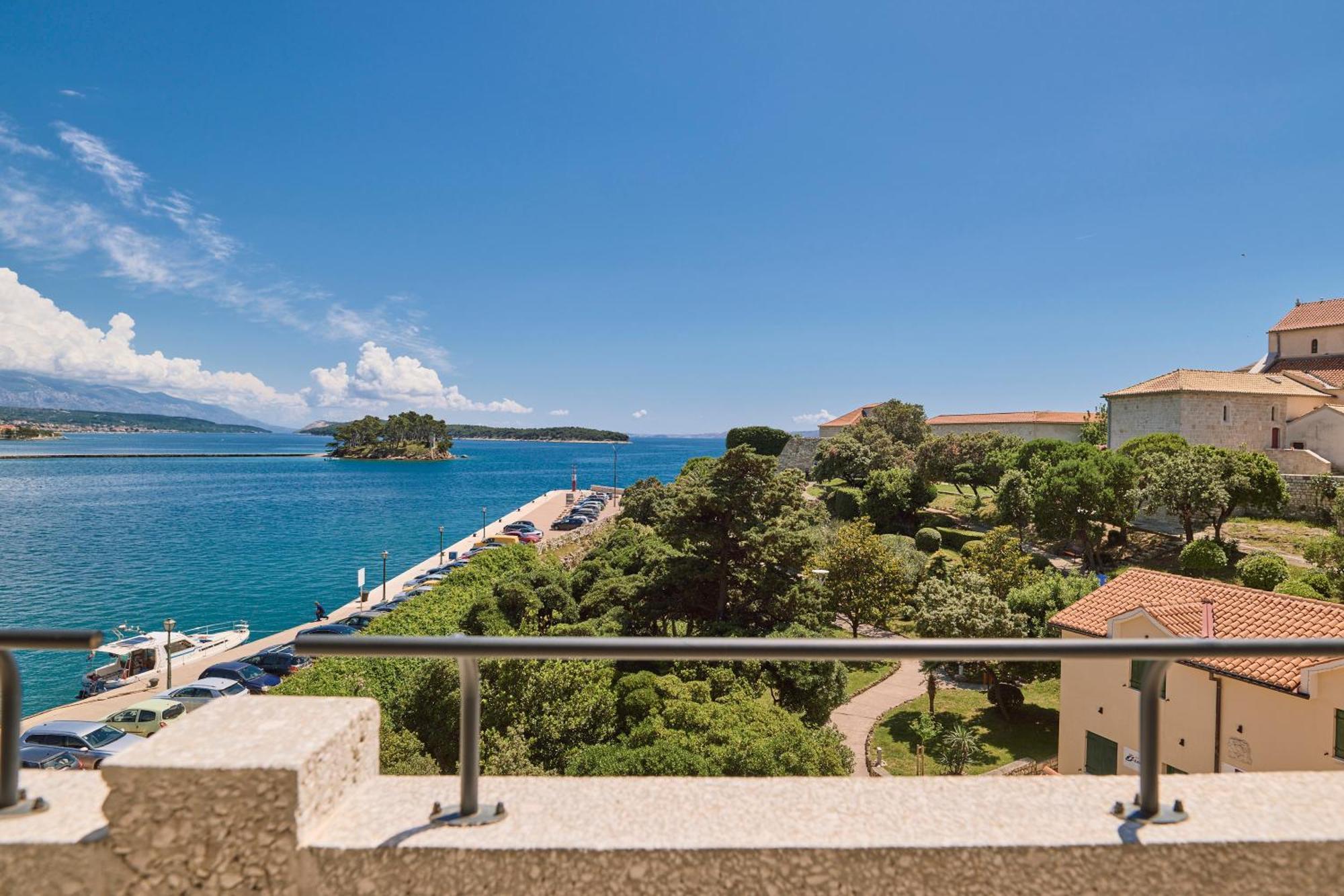 Arbiana Heritage Hotel 4*